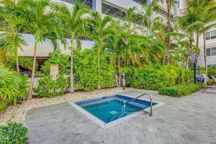 HOT TUB