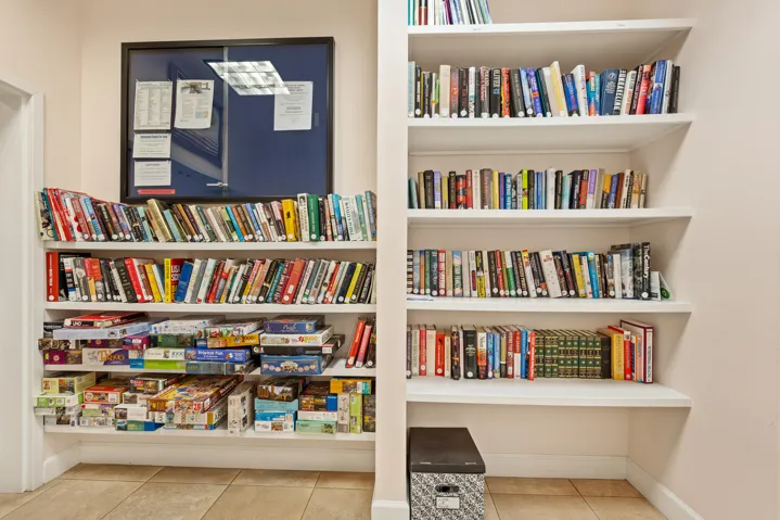 29_sand dollar shores - library & games