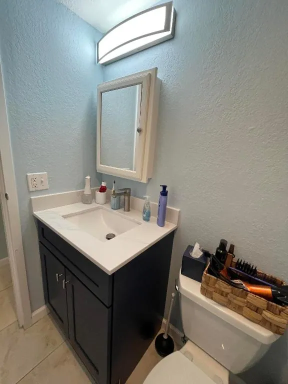 guest/2nd bathroom
