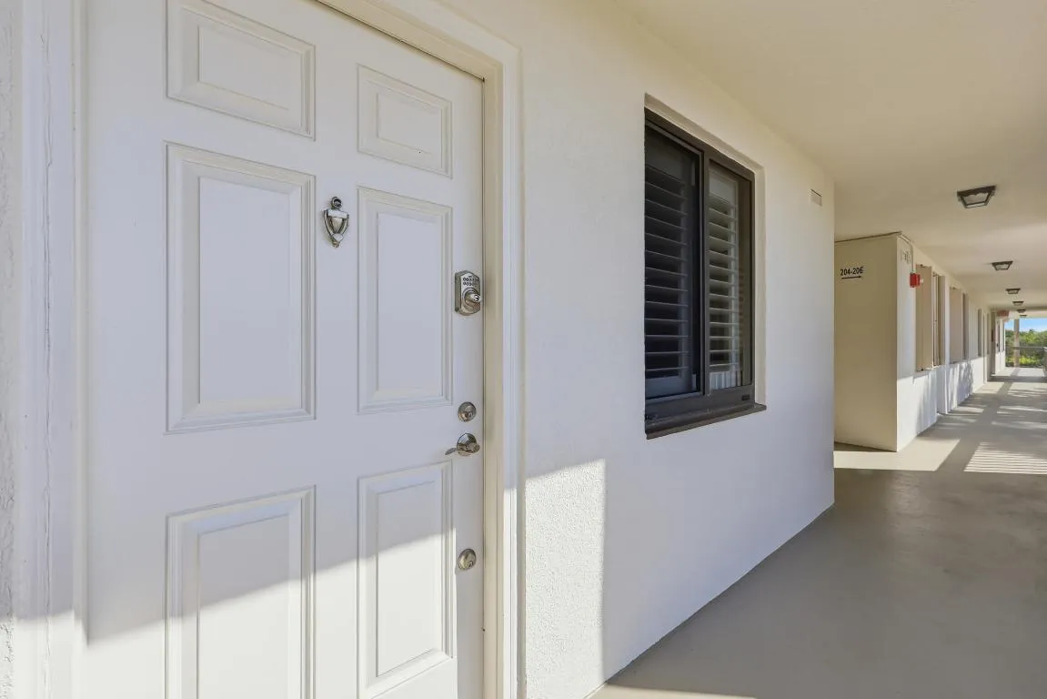 5_8p3Front Entrya2428