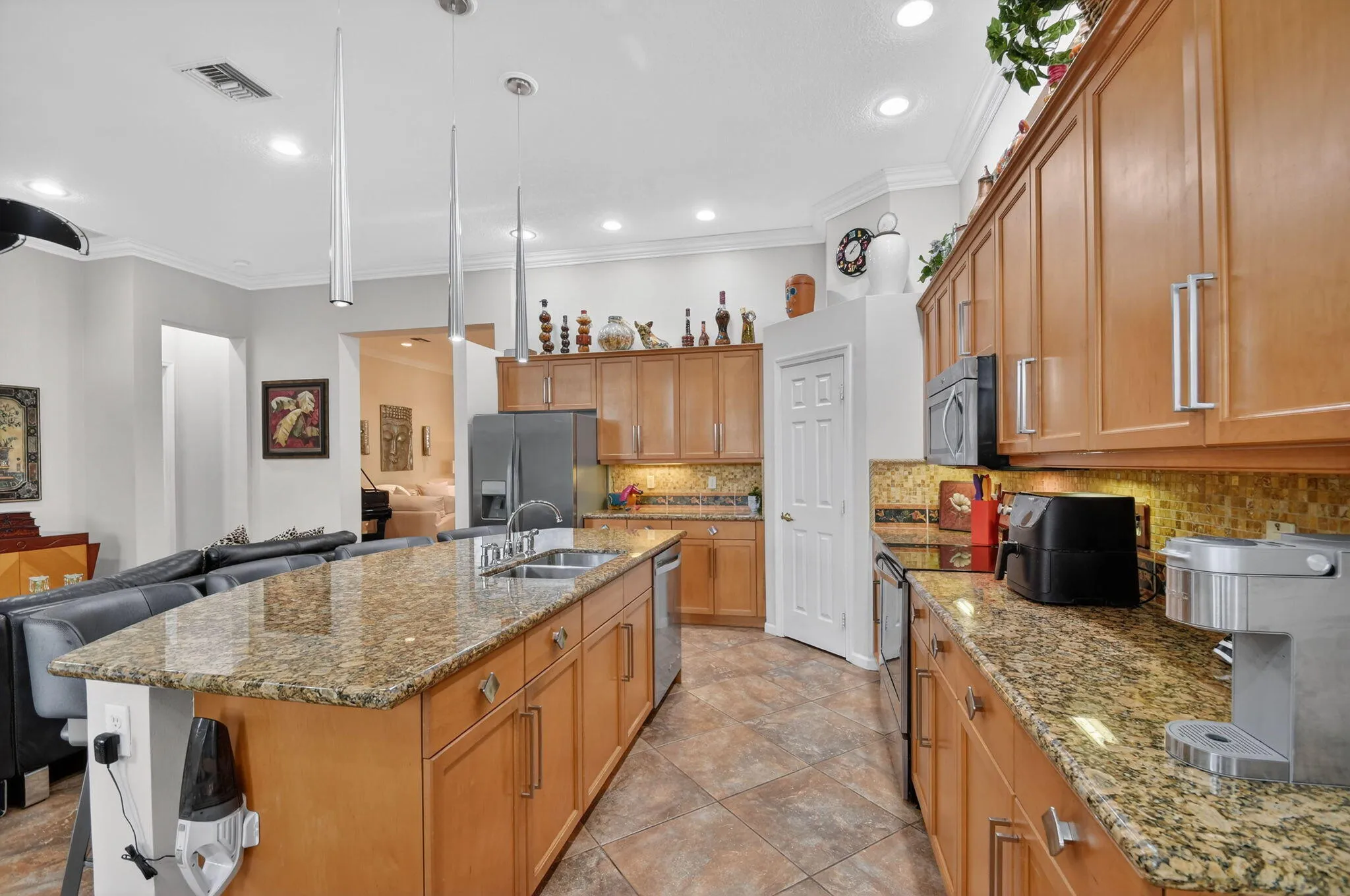 Large Island for prep and entertaining