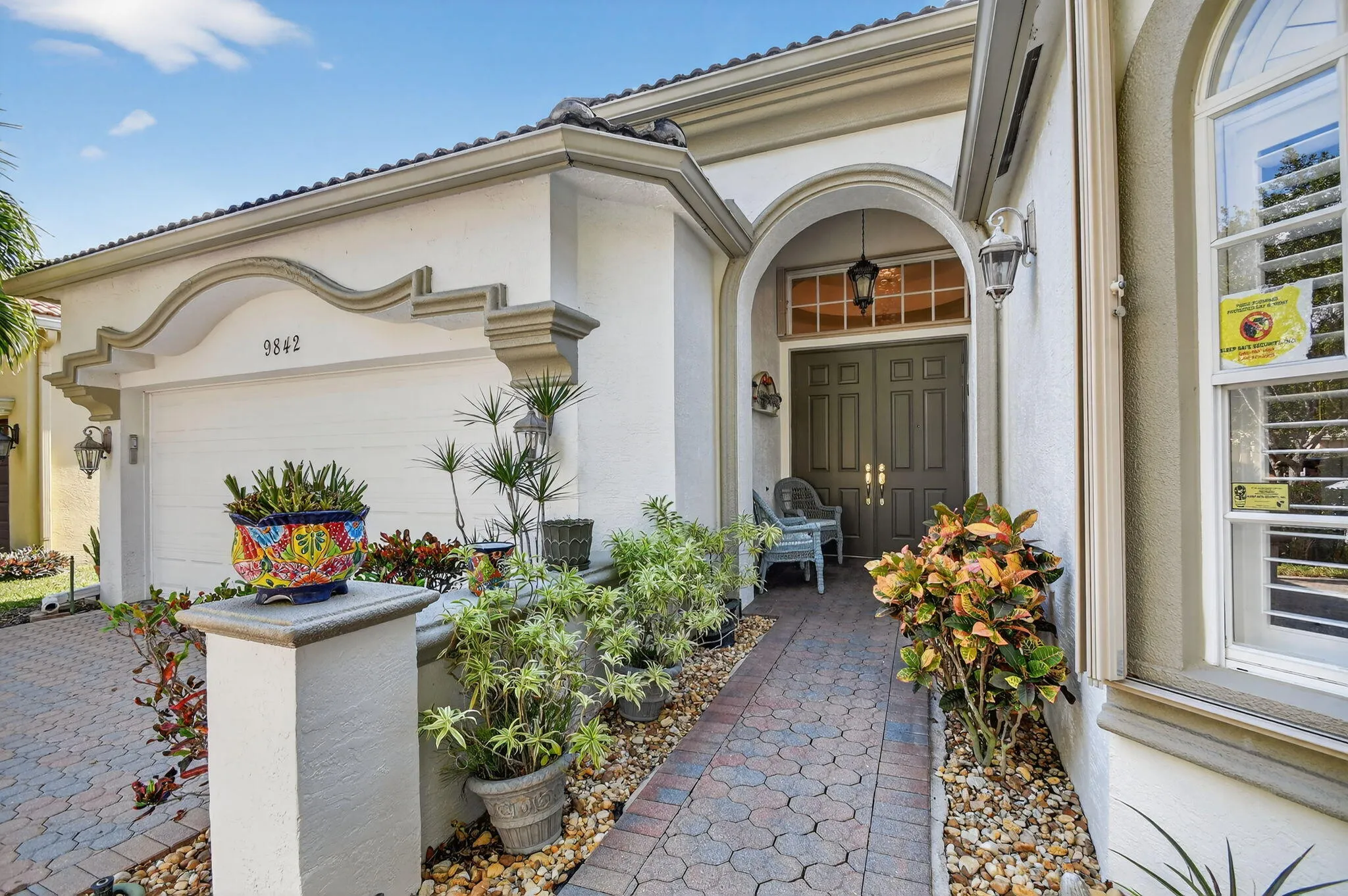 The most popular model welcomes you with double dooor covered entry and offers a front courtyard