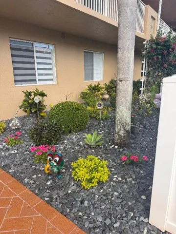 Entry Garden3