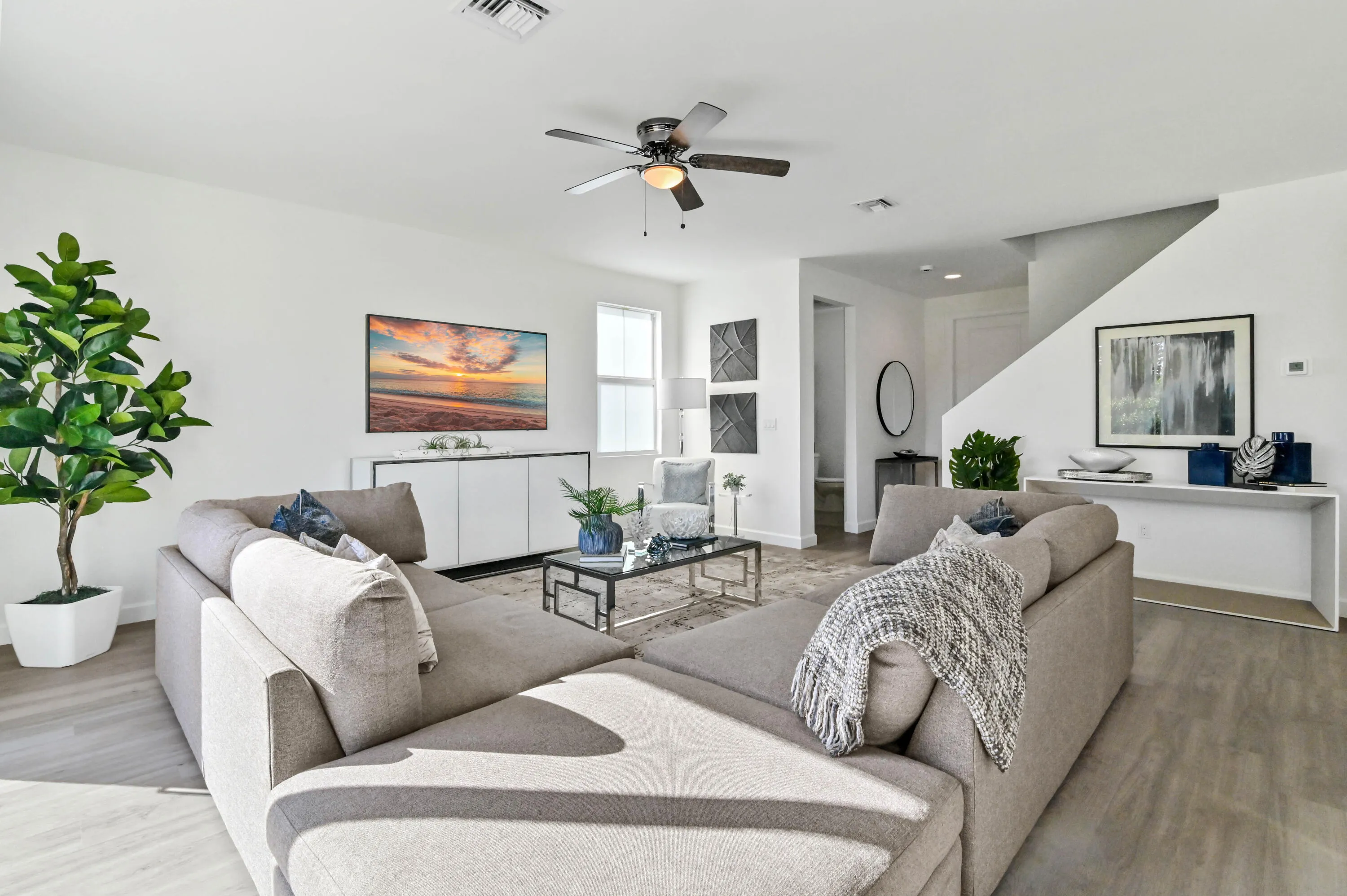 05 Living Room 02