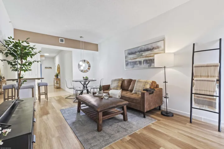 2060 Greenview Shores Blvd 318 008