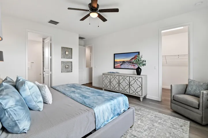 38 Bedroom 04