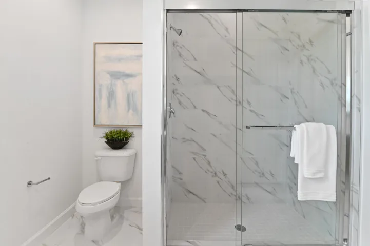 42 Bathroom 03