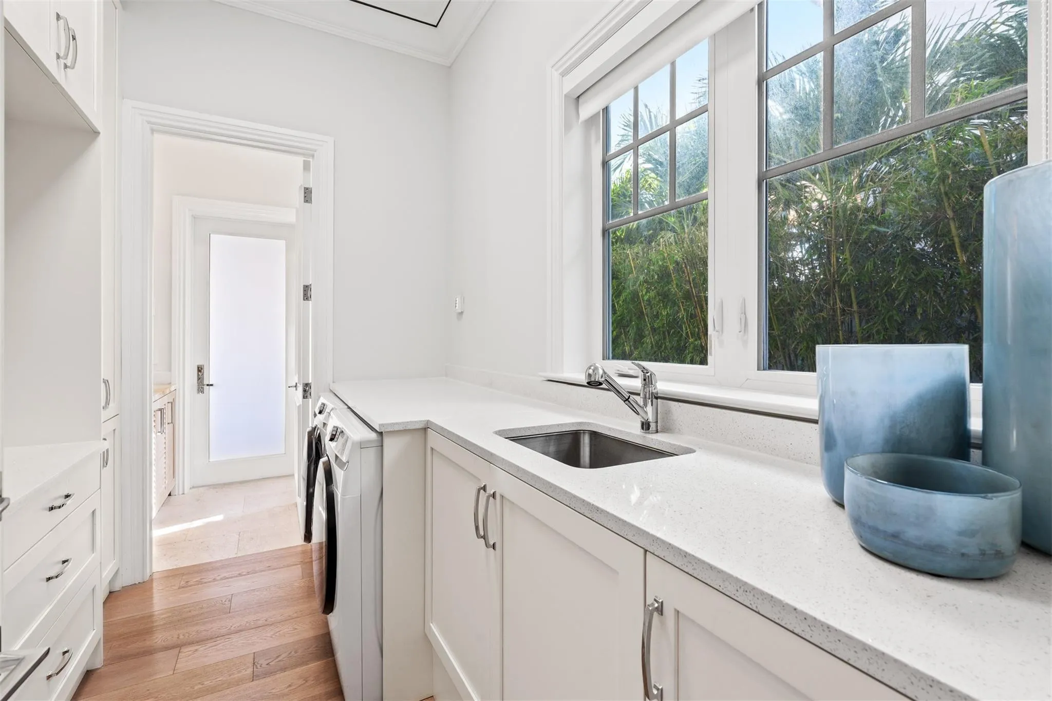 Cabana bath and laundry make for seamless pool days.