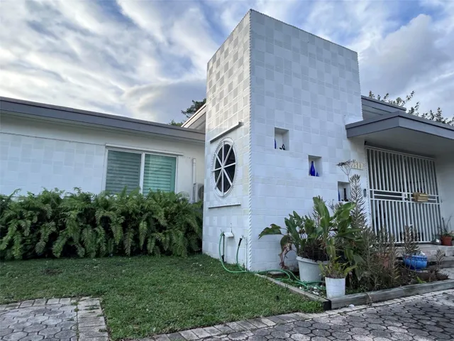 HOUSE FRONT 1