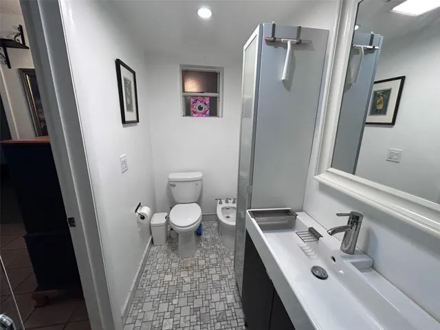 ENSUITE BATHROOM 2