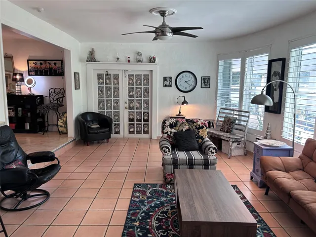 FLORIDA ROOM 2