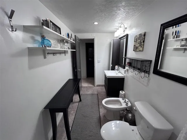 COMMON BATH 2