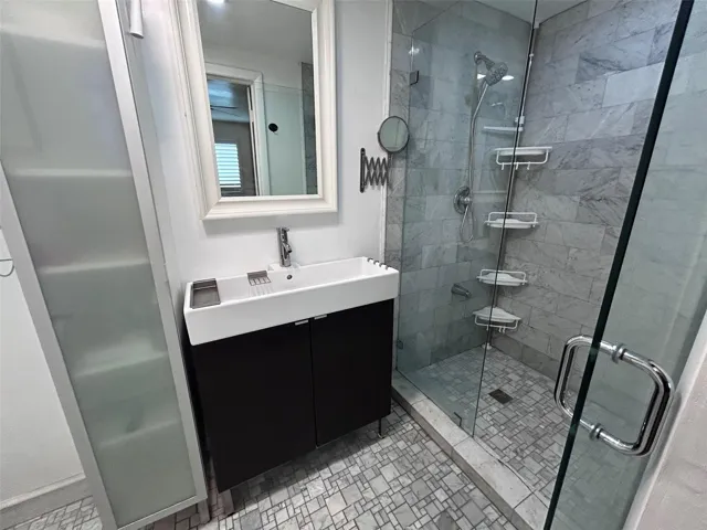 ENSUITE BATHROOM 3
