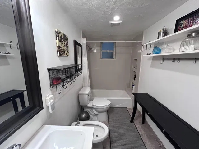 COMMON BATH 1