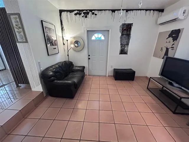 ENSUITE LIVING AREA