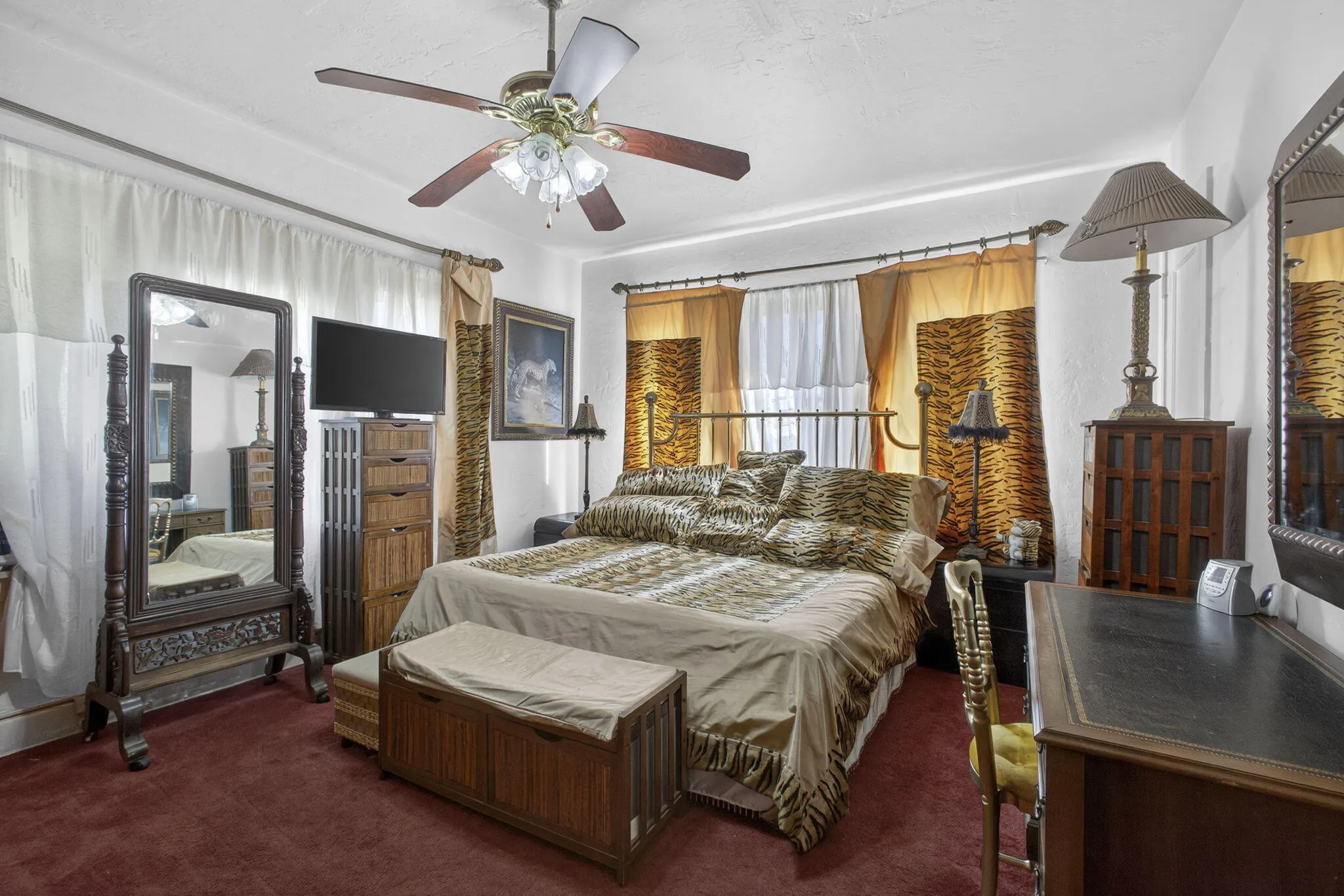 upstairs guest bedroom 4
