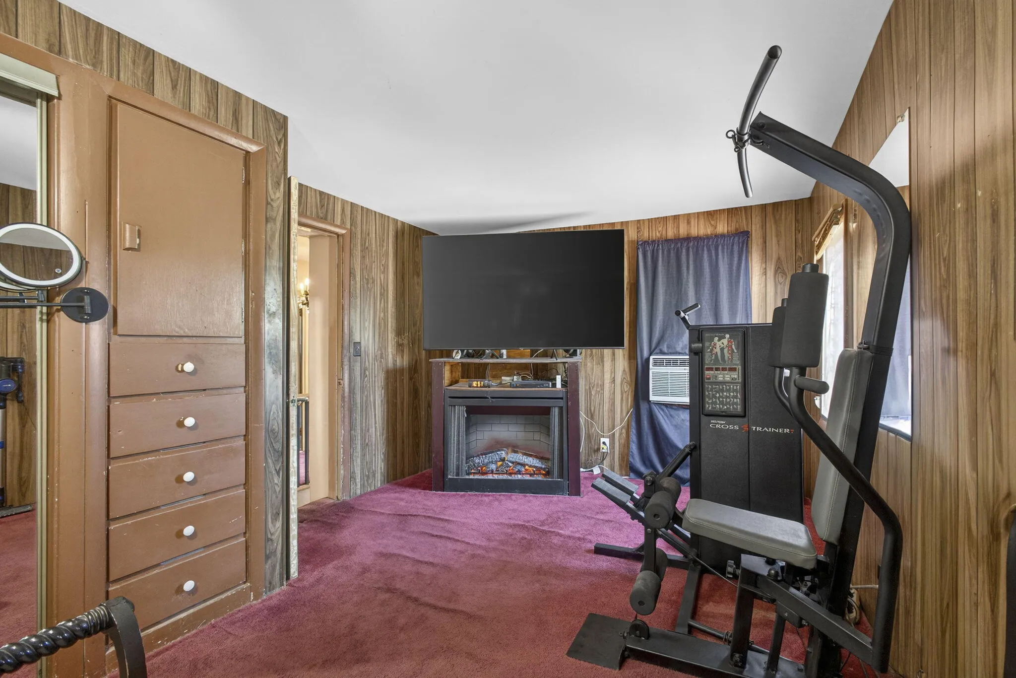 This spacious room has a sitting area.