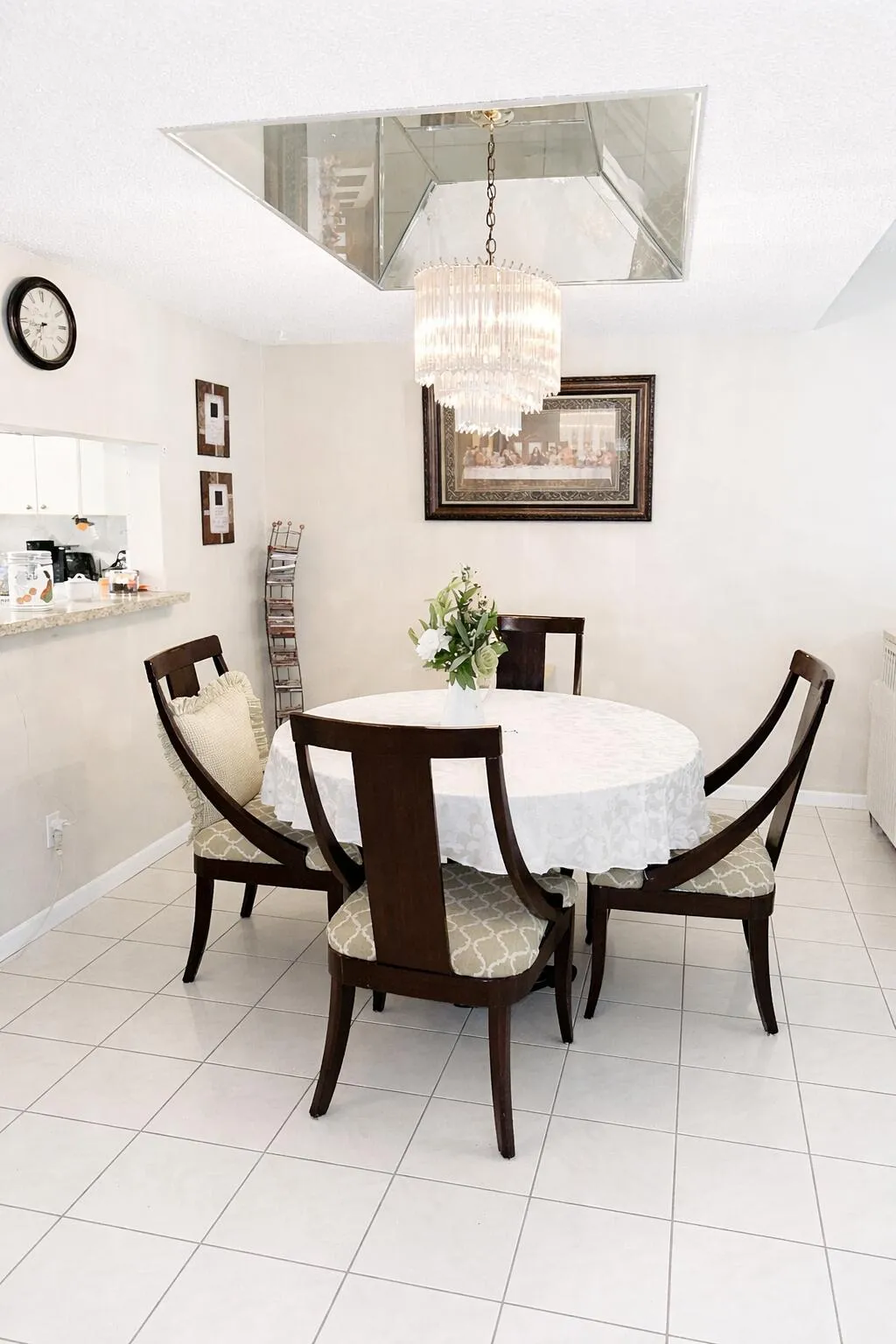 669810ave106dinnig room7ed6bd8fd1