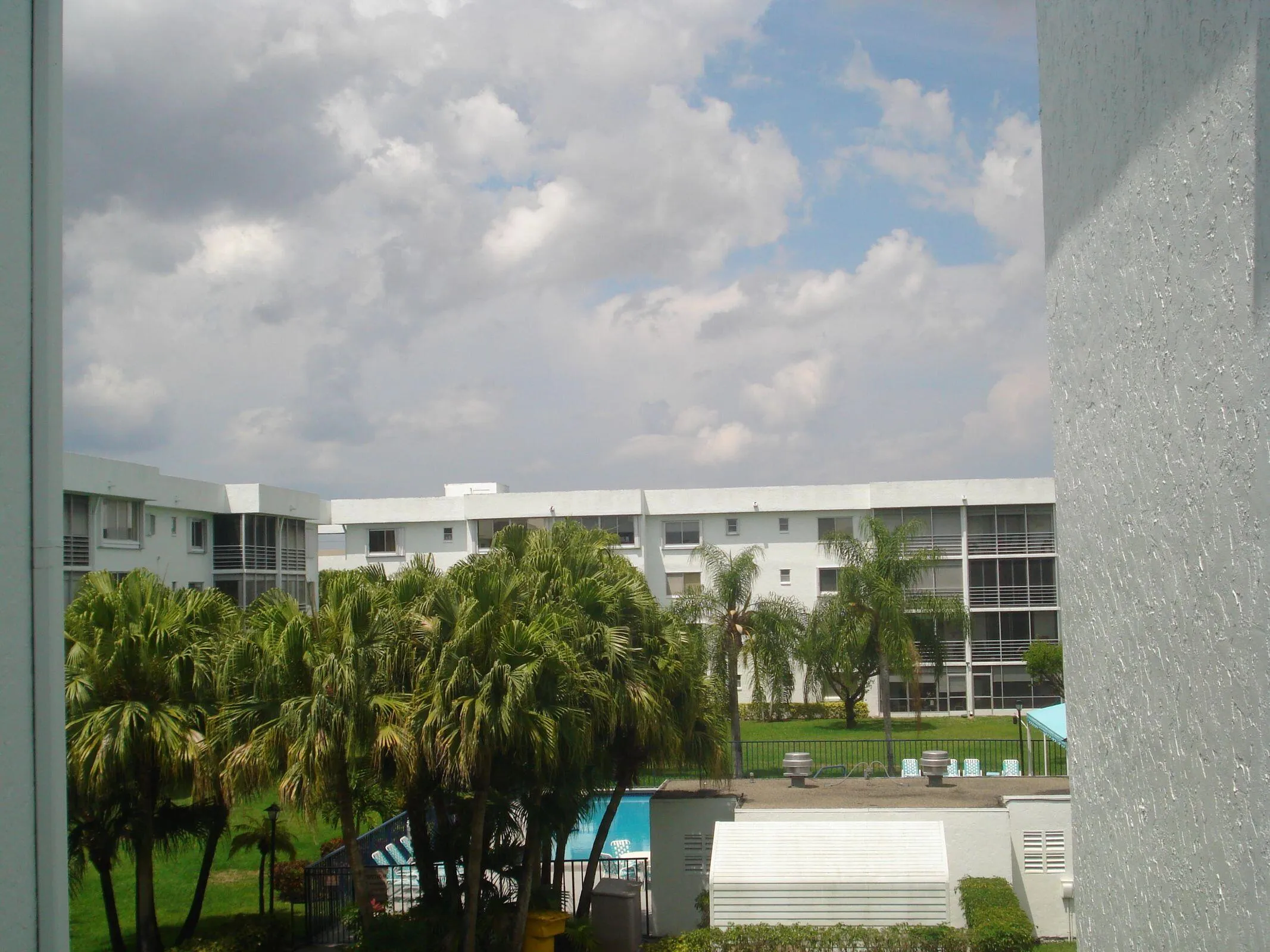 6698 10 Ave 106 pool
