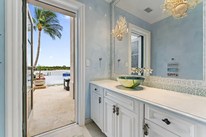 Cabana Bath