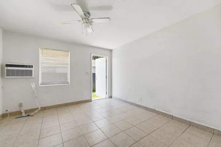 08_406_NW_7th_Ct_Hallandale_Beach_FL_330