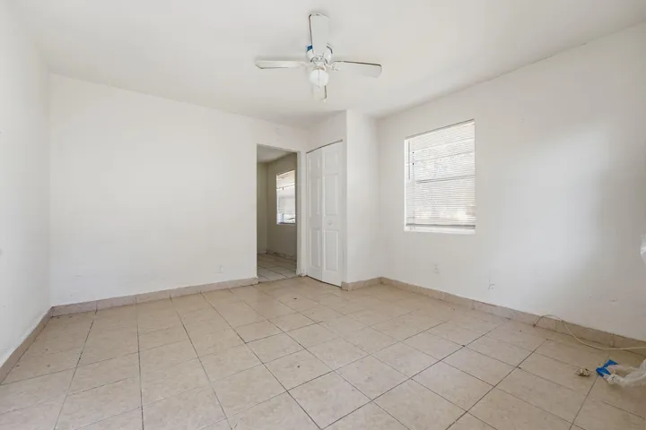 07_406_NW_7th_Ct_Hallandale_Beach_FL_330