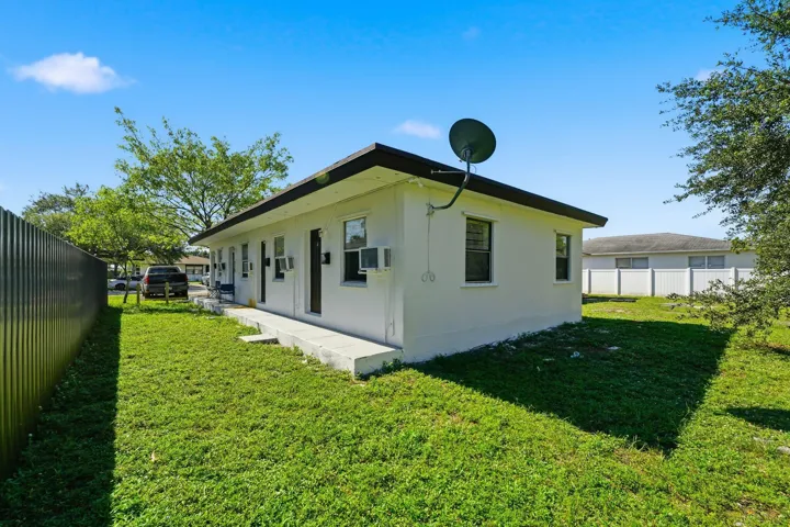 03_406_NW_7th_Ct_Hallandale_Beach_FL_330
