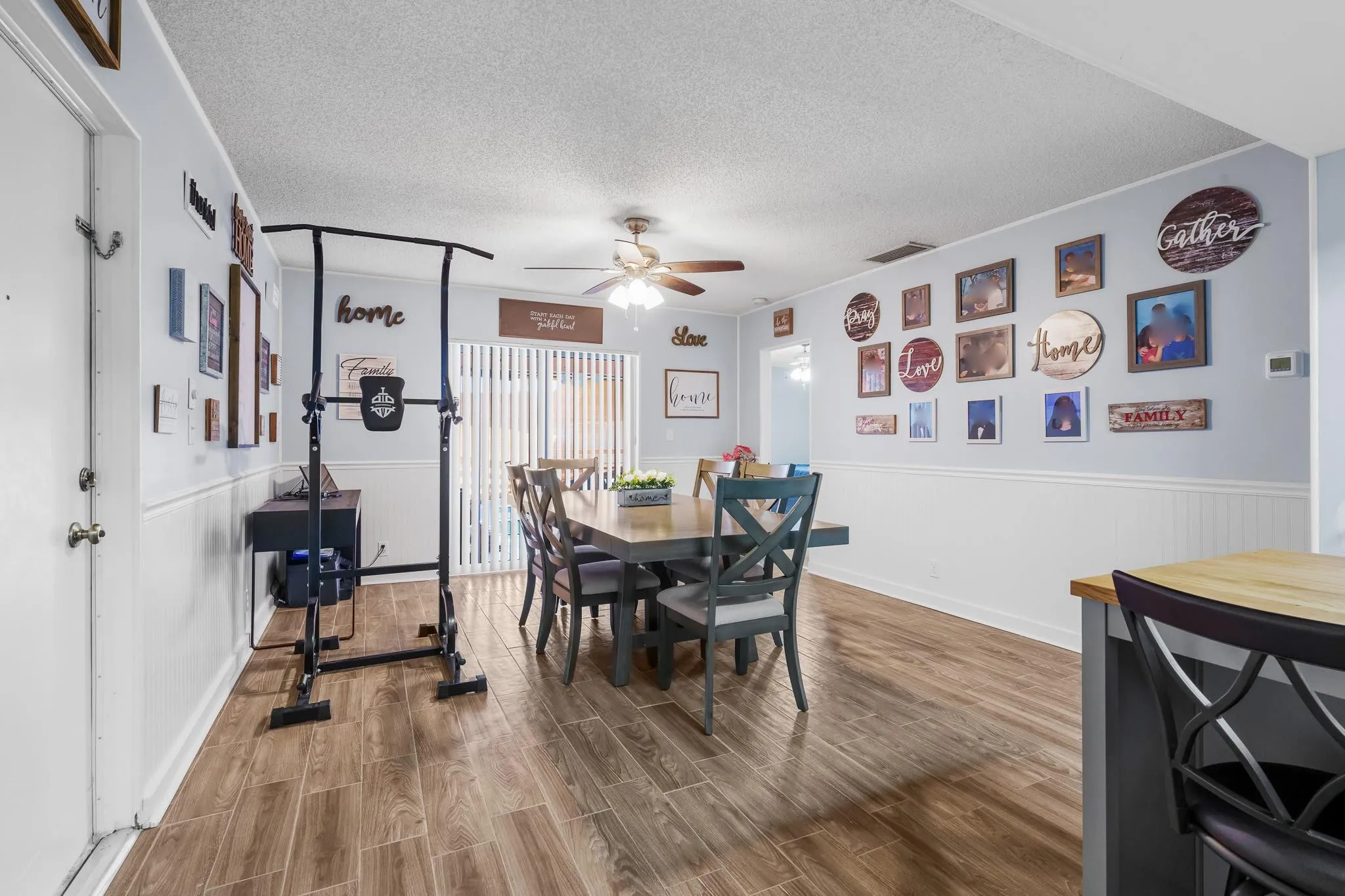 Dining area off kitchen