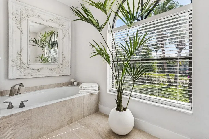 024-48HarbourDriveNorth-BoyntonBeach-FL-