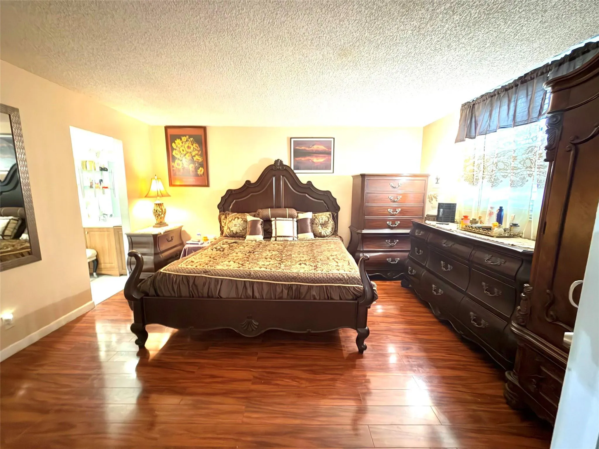 Huge! ??Large Walk-In closed, love the floors!????