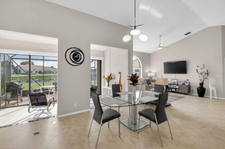 dining room alt view