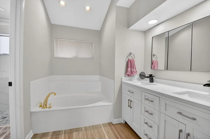 primary bath soaking tub