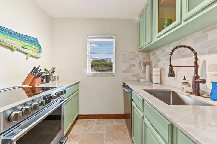 08 kitchen 03