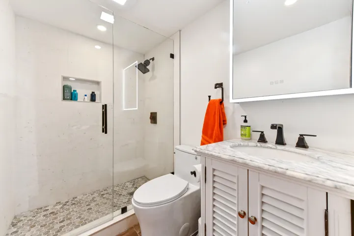 24 bathroom 01