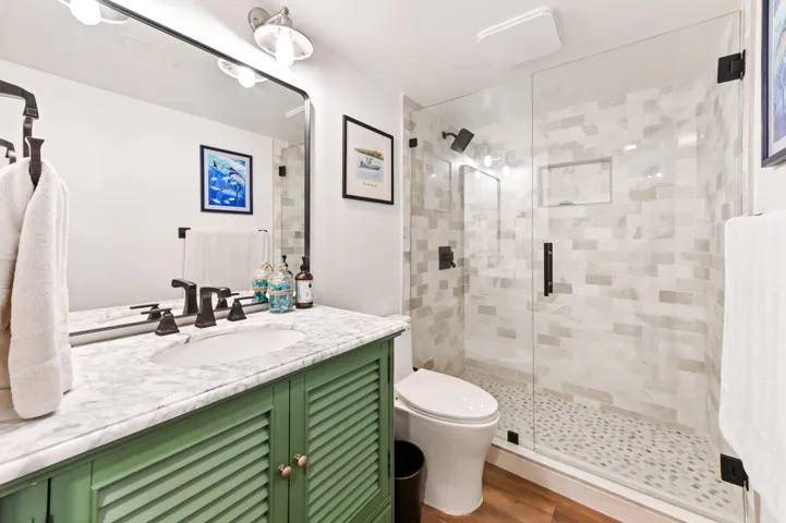 21 bathroom 01