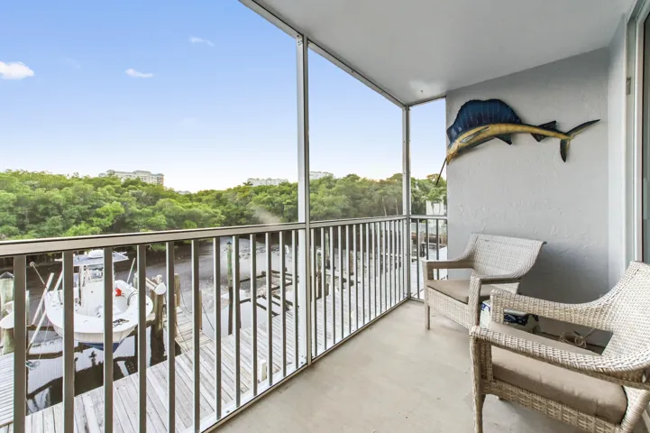 25 balcony 01