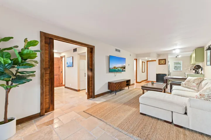 12 living room 04