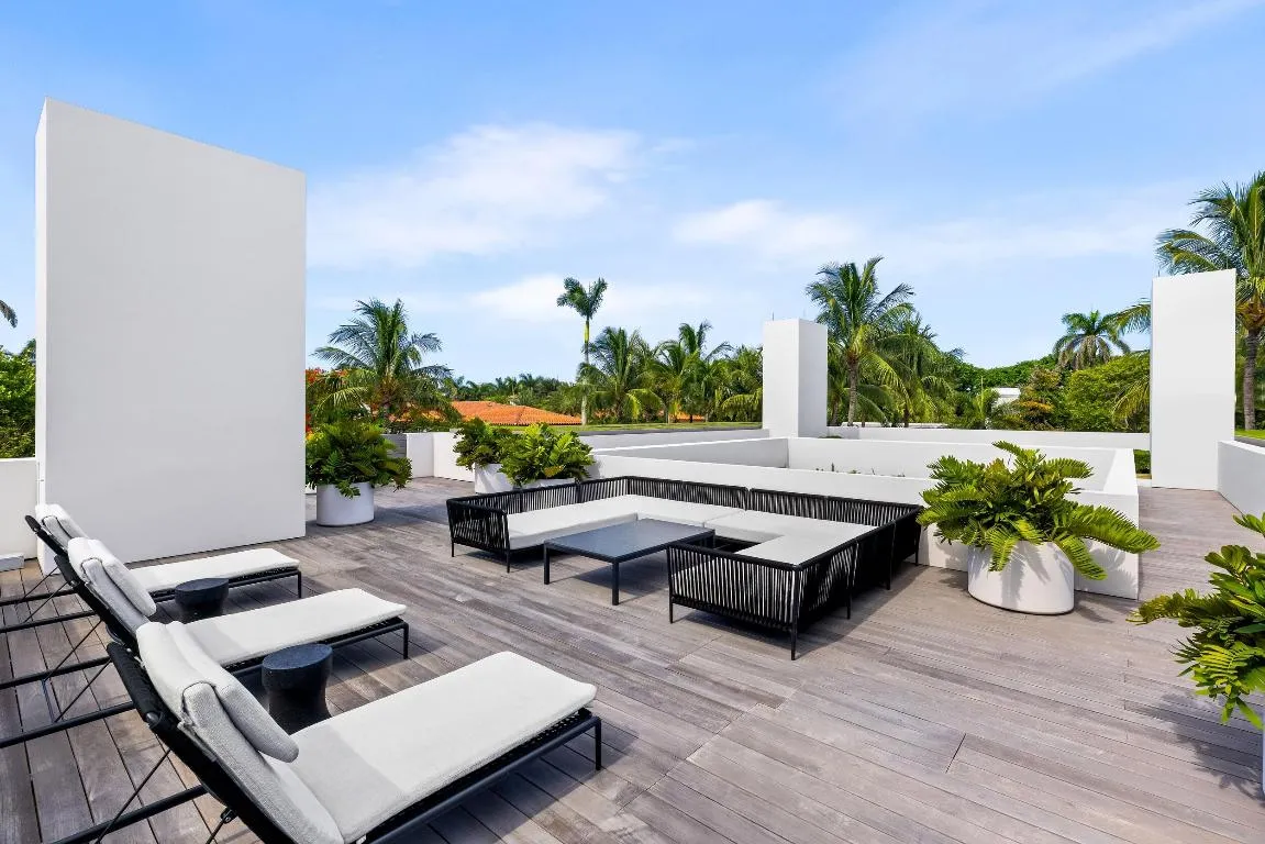 Rooftop Lounge