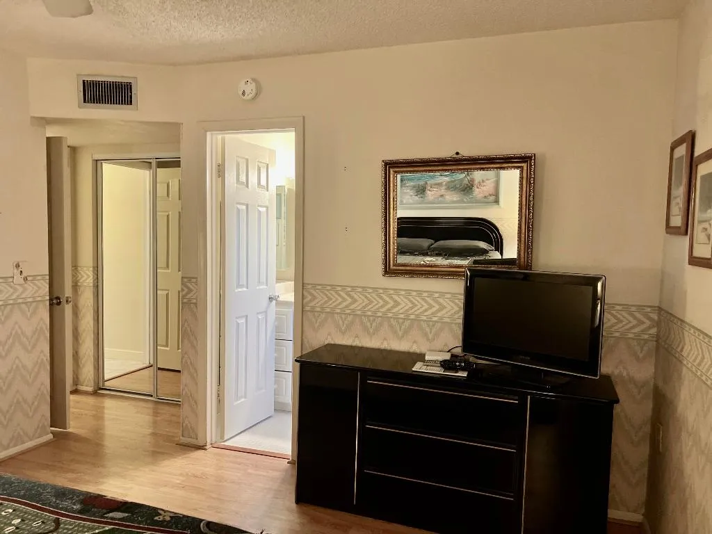 Primary bdrm