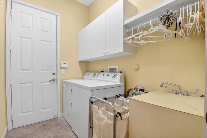 Laundry Room_GARAGE access