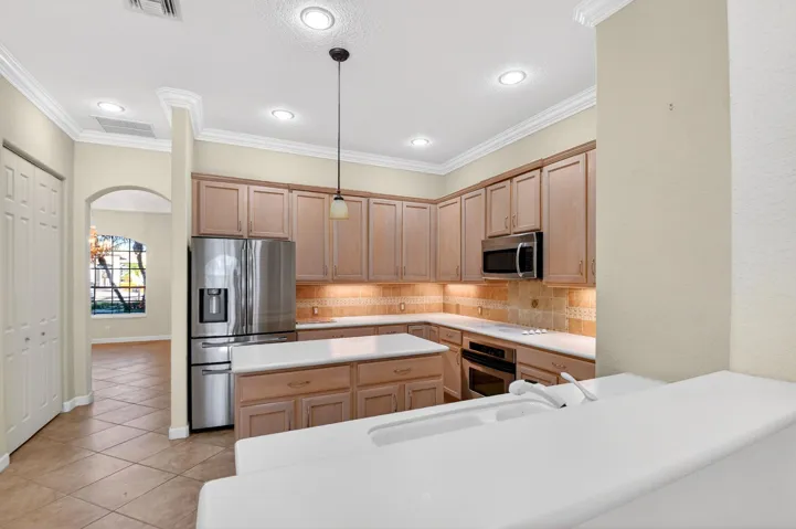 Kitchen-Island overlooking Family Room