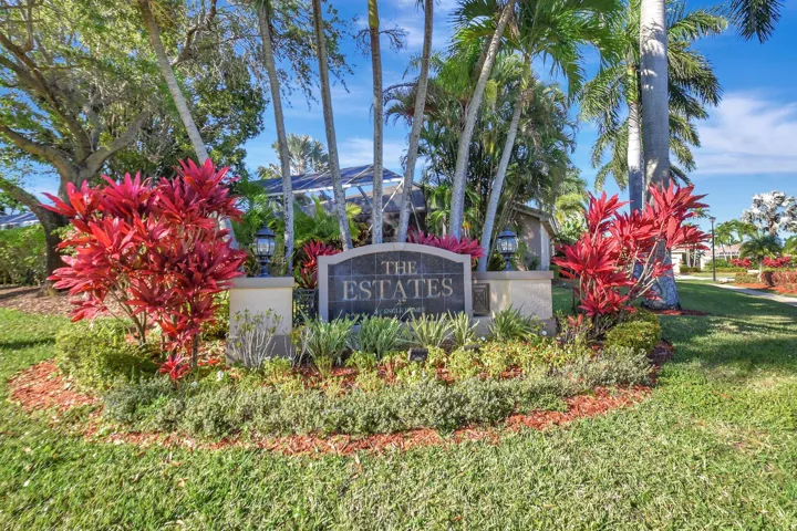 Entrance to The Estates at Baywinds_Engle Homes Builder