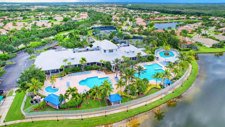 Aerial_Baywinds Clubhouse_pools