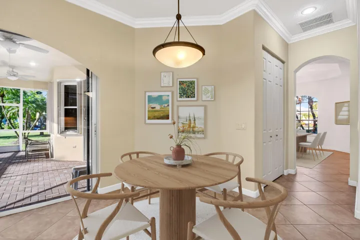 Kitchen_Dinette_Virtually Staged