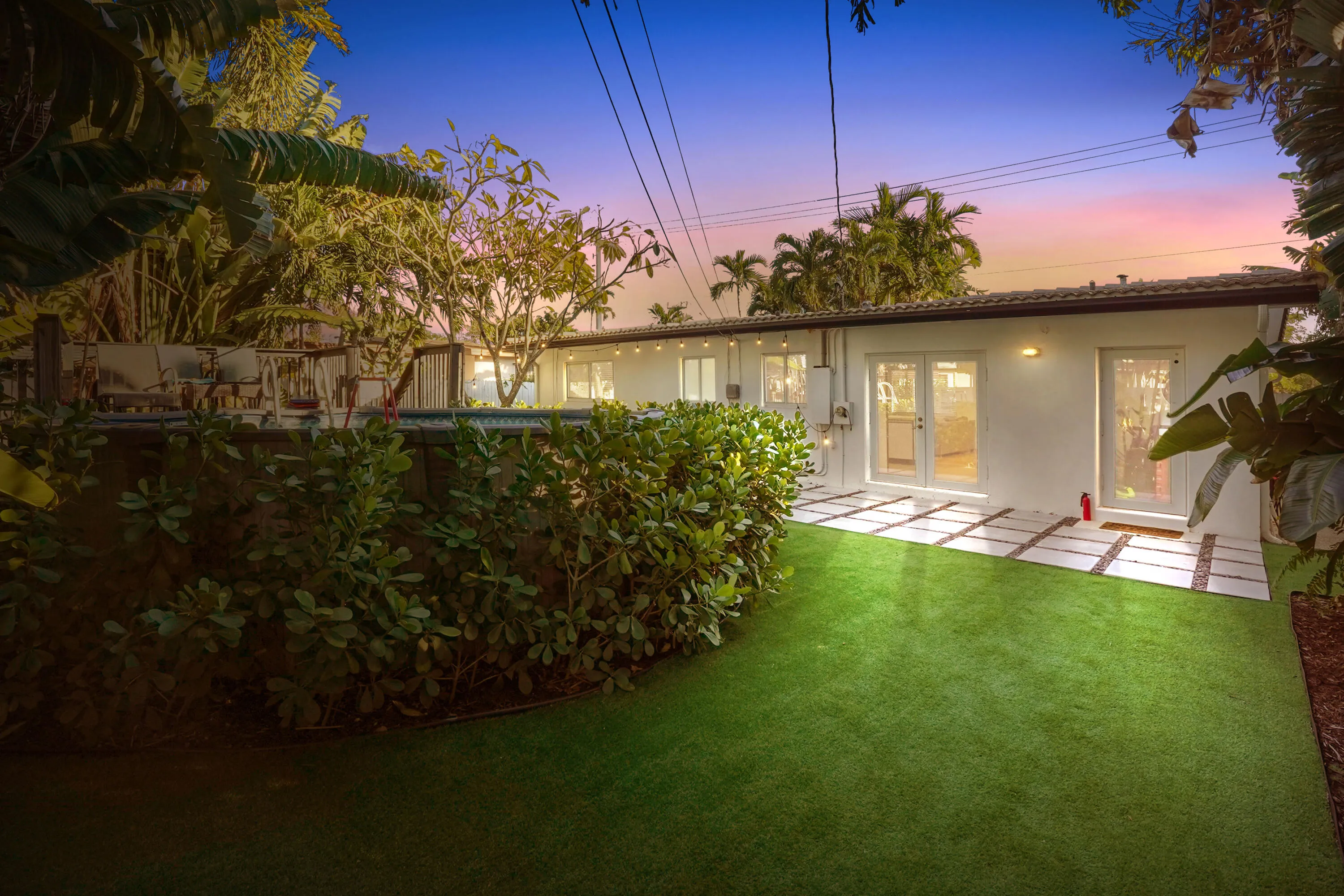 30 Backyard 02-TW