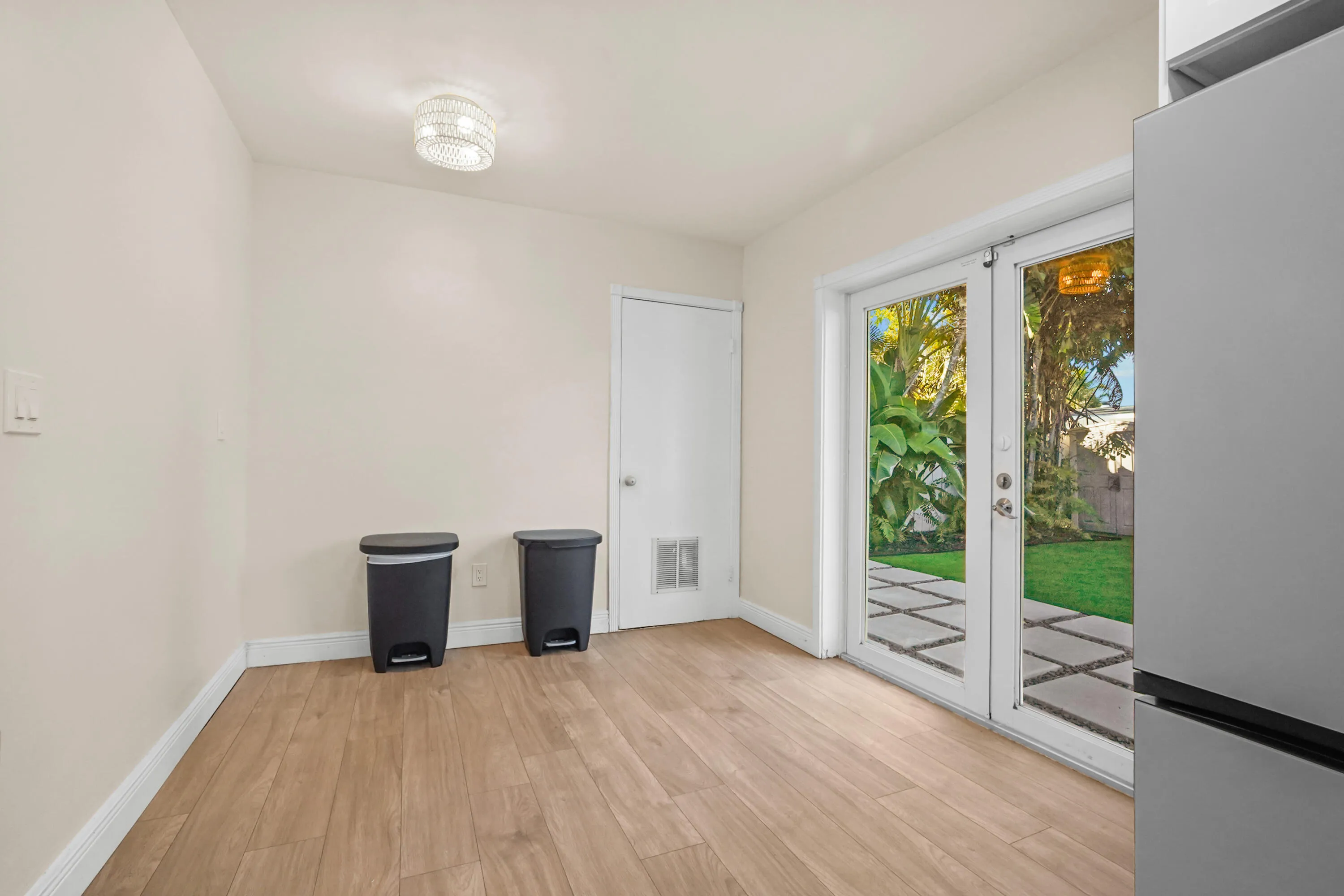 21 Dining Room 01
