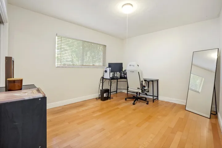 25 office 01