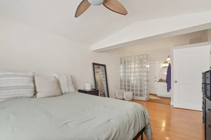 10 Bedroom 02