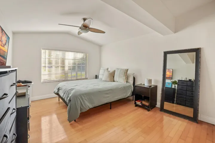 09 Bedroom 01