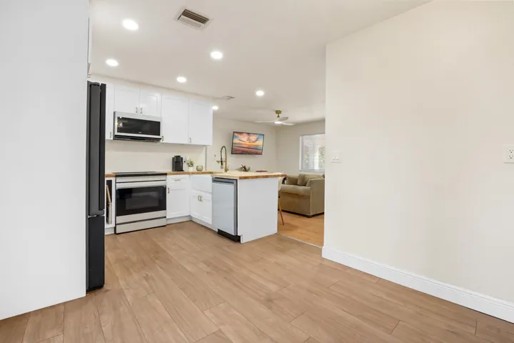 16 Kitchen 01